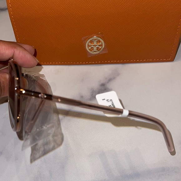 Authentic Tory Burch Sunglasses - Picture 5 of 7